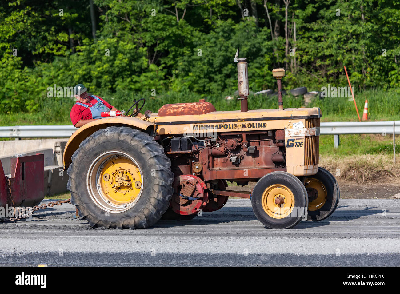 A farmer drives his antique Minneapolis-Moline G705 tractor in the weighted sled pulling contest at Bradford, VT, USA. Stock Photo