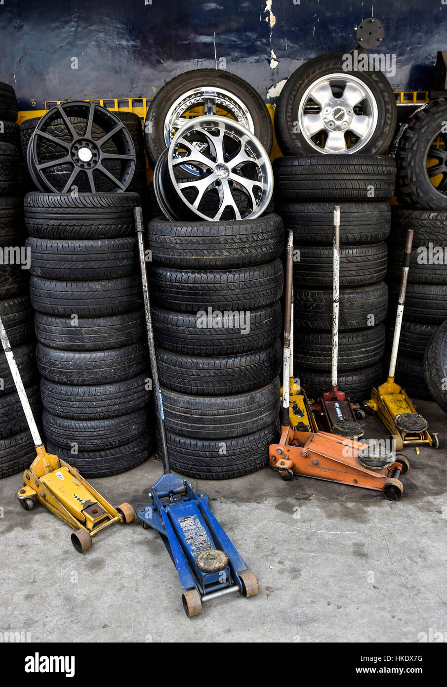 Car Jacks Stock Photos Car Jacks Stock Images Alamy