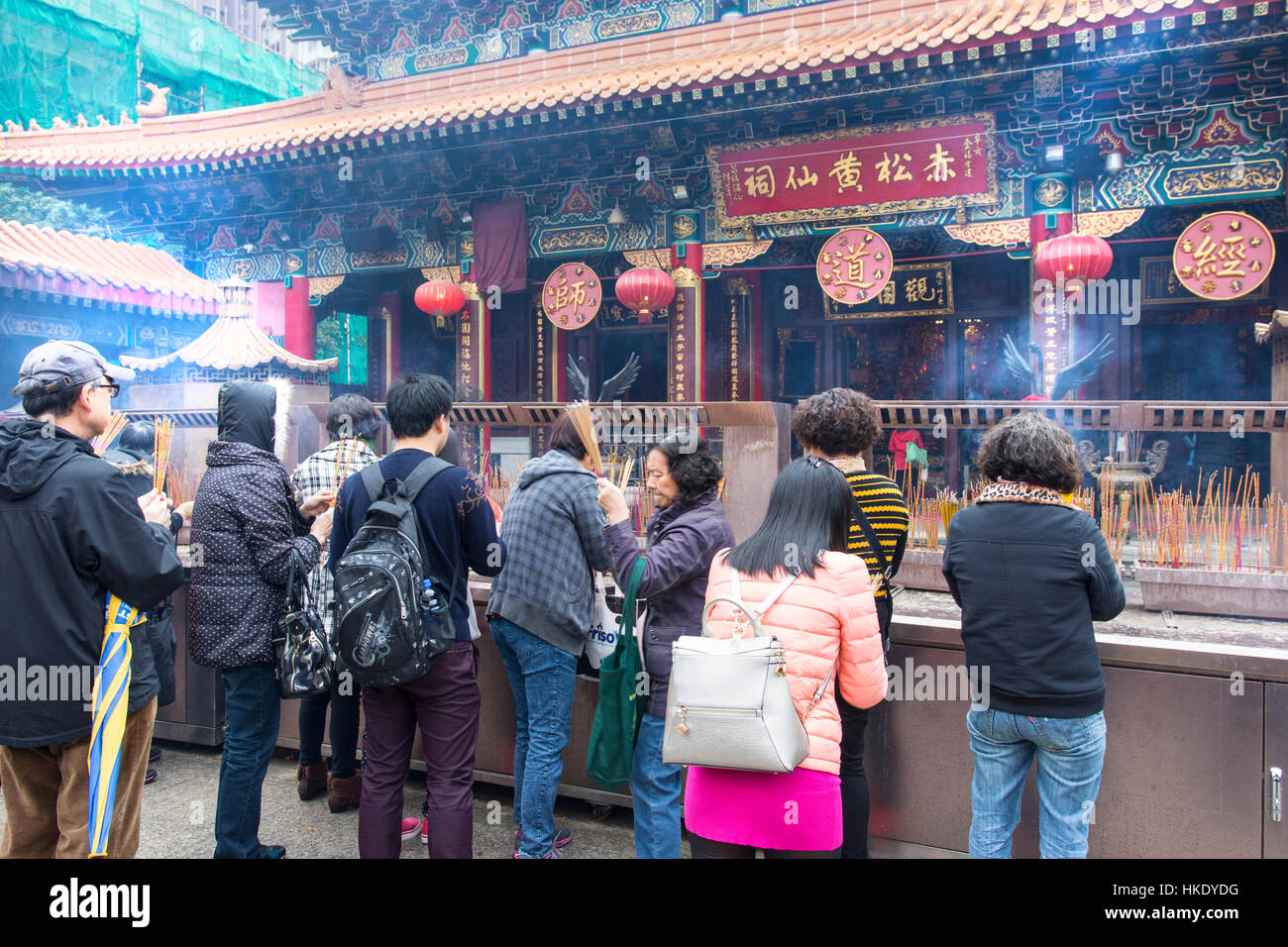 Faithful prayer in Sik Sik Yuen Wong Tai Sin temple in Hong Kong Stock Photo