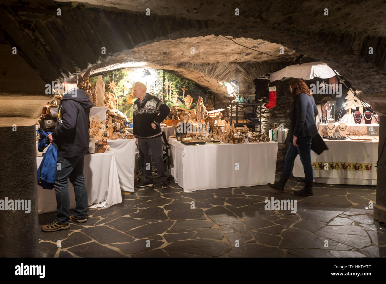 Underground Christmas market, Christmas market in old wine vault in