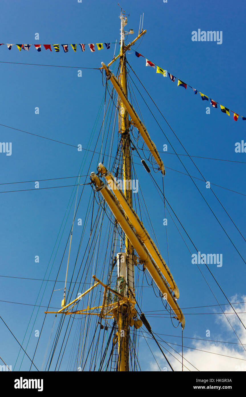 Masts of sailing boat Stock Photo - Alamy