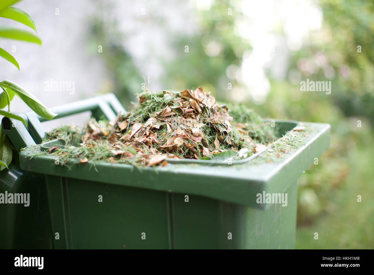 Garden waste bin hires stock photography and images Alamy