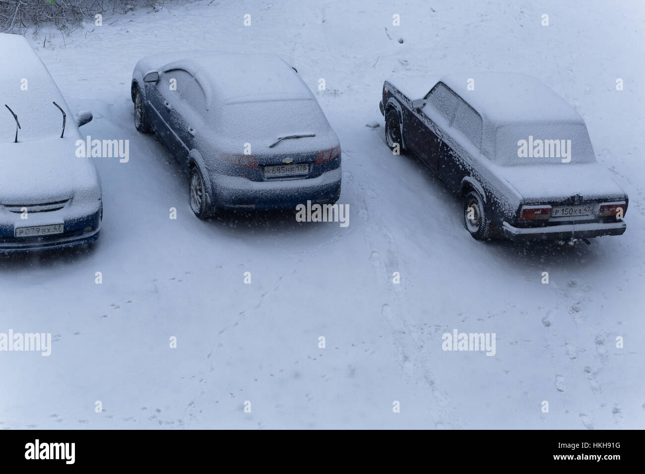 Cars in the parking lot covered with snow Stock Photo - Alamy