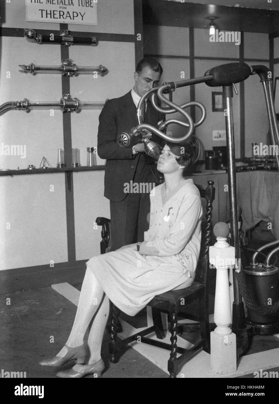 METALIX TUBE FOR THERAPY  A type of x-ray machine made by the Philips/Muller company on show at a London exhibition in November 1928 Stock Photo