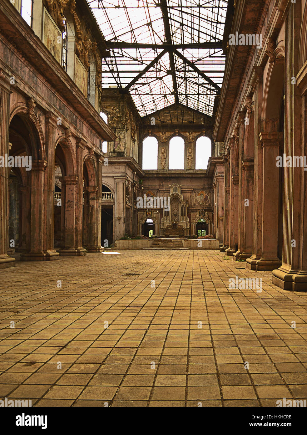 Earthquake ruins hi-res stock photography and images - Alamy