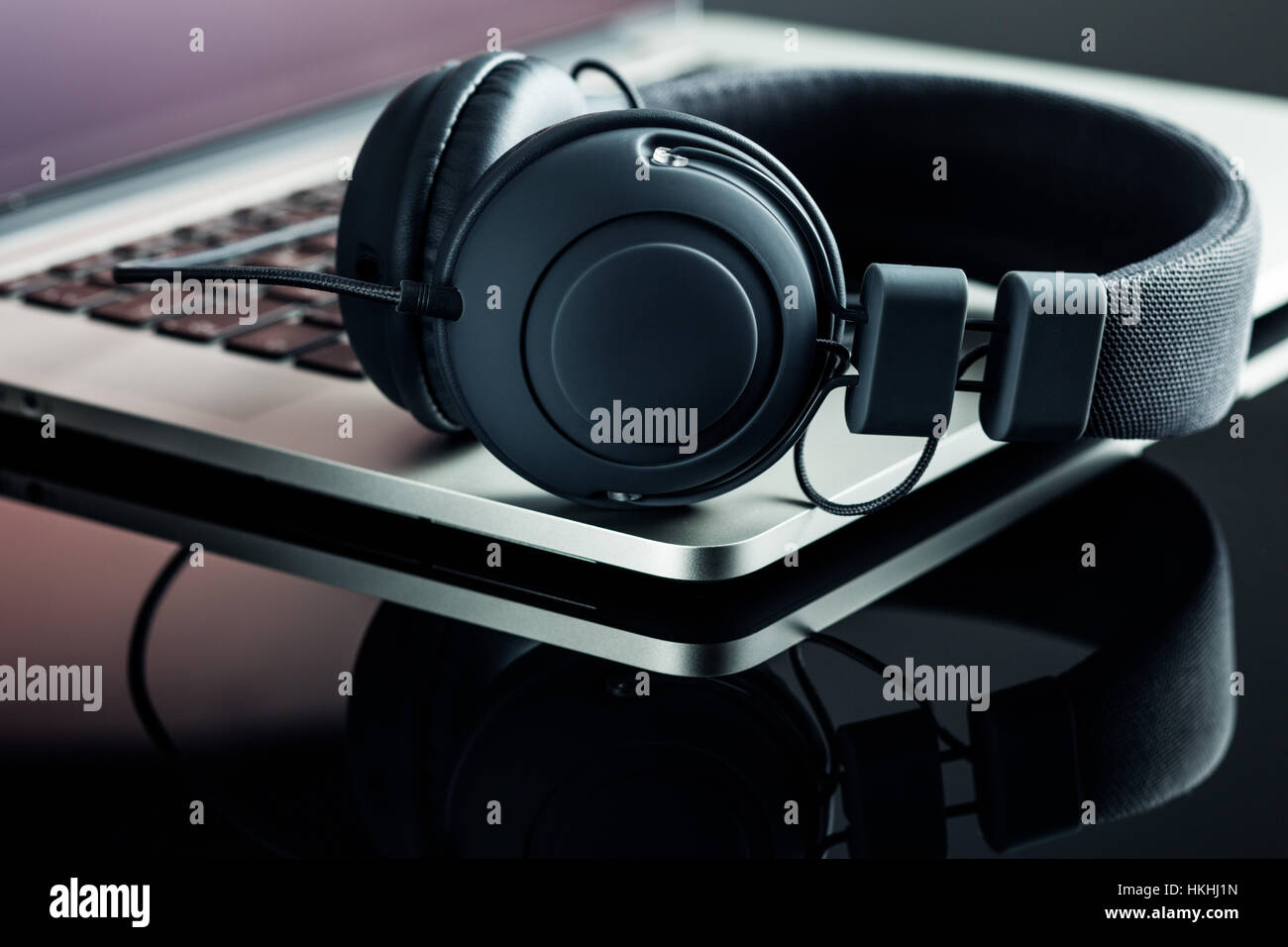 Computer table with headphones hi-res stock photography and images - Alamy