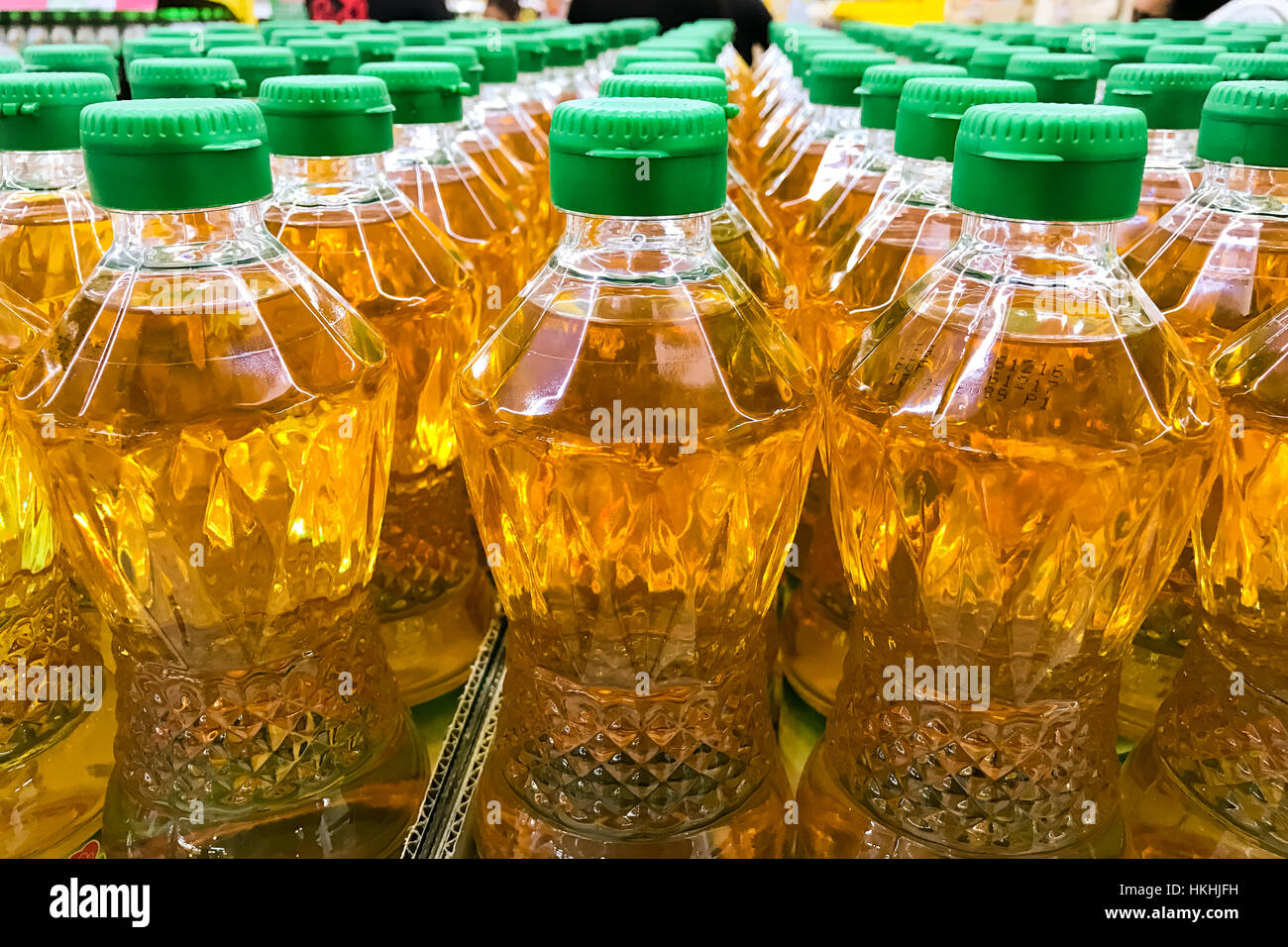 Closed up pile of bottled palm oil in the market Stock Photo - Alamy