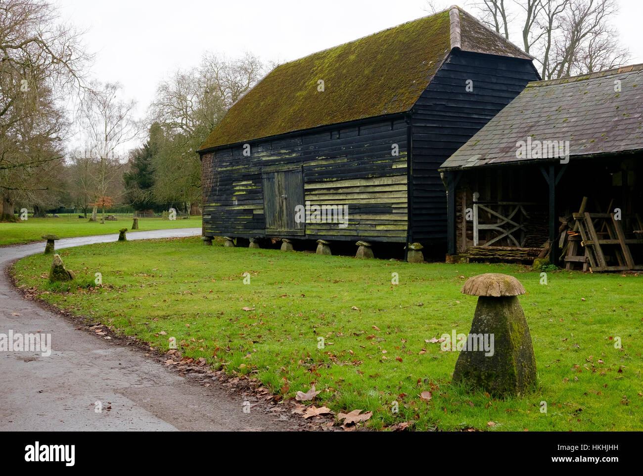 Wooden barn hi-res stock photography and images - Alamy