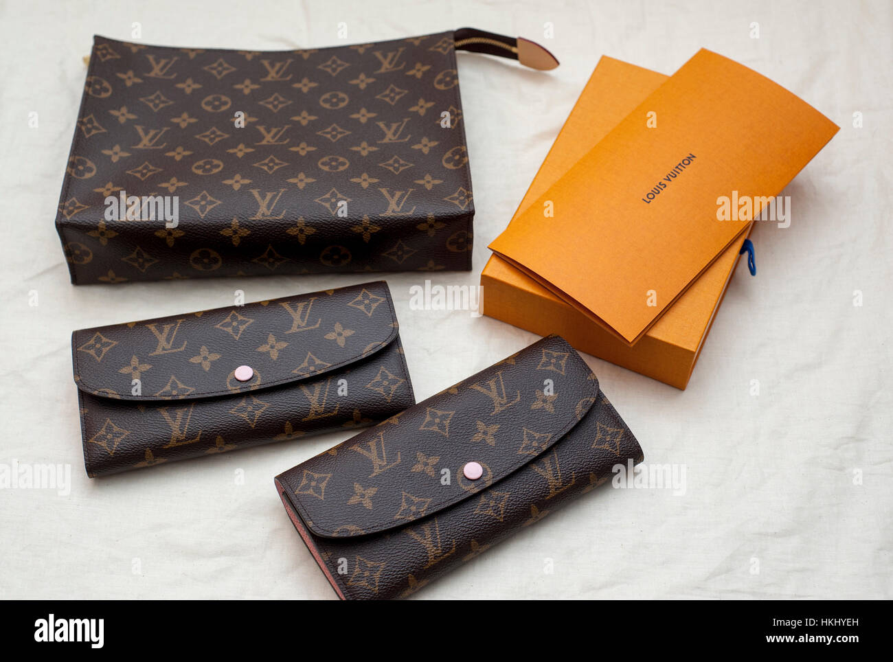 Louis Vuitton Twist Wallet On Strap -Epi Pink – Lafayette Consignment