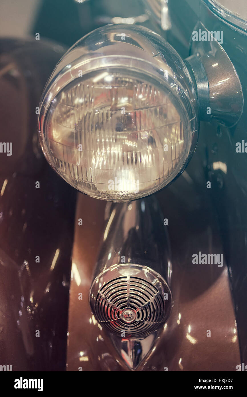 Headlights on vintage cars hi-res stock photography and images - Alamy