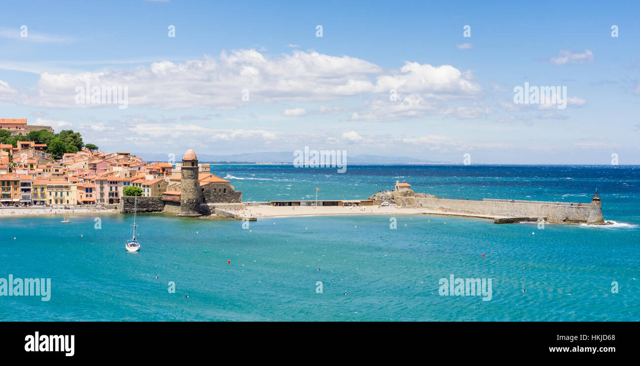 Panorama of the old town and landmark bell tower of Notre Dame des Anges, together with the Chapelle Saint-Vincent, Collioure, Côte Vermeille, France Stock Photo