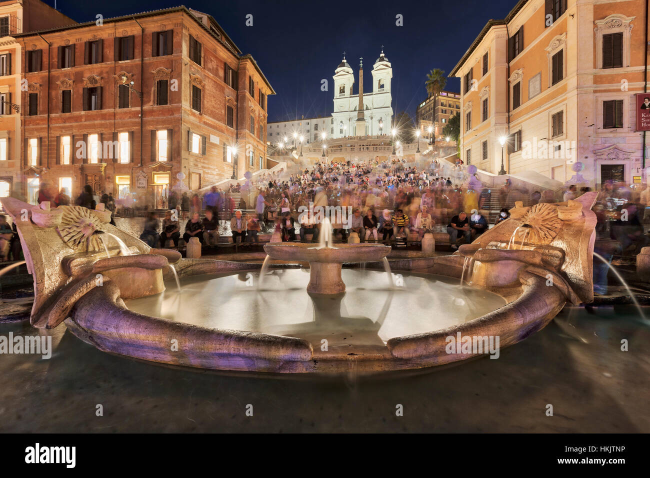 Spagna Rome Tourists sitting on Spanish Steps at fountain, Piazza di Spagna, Rome ...