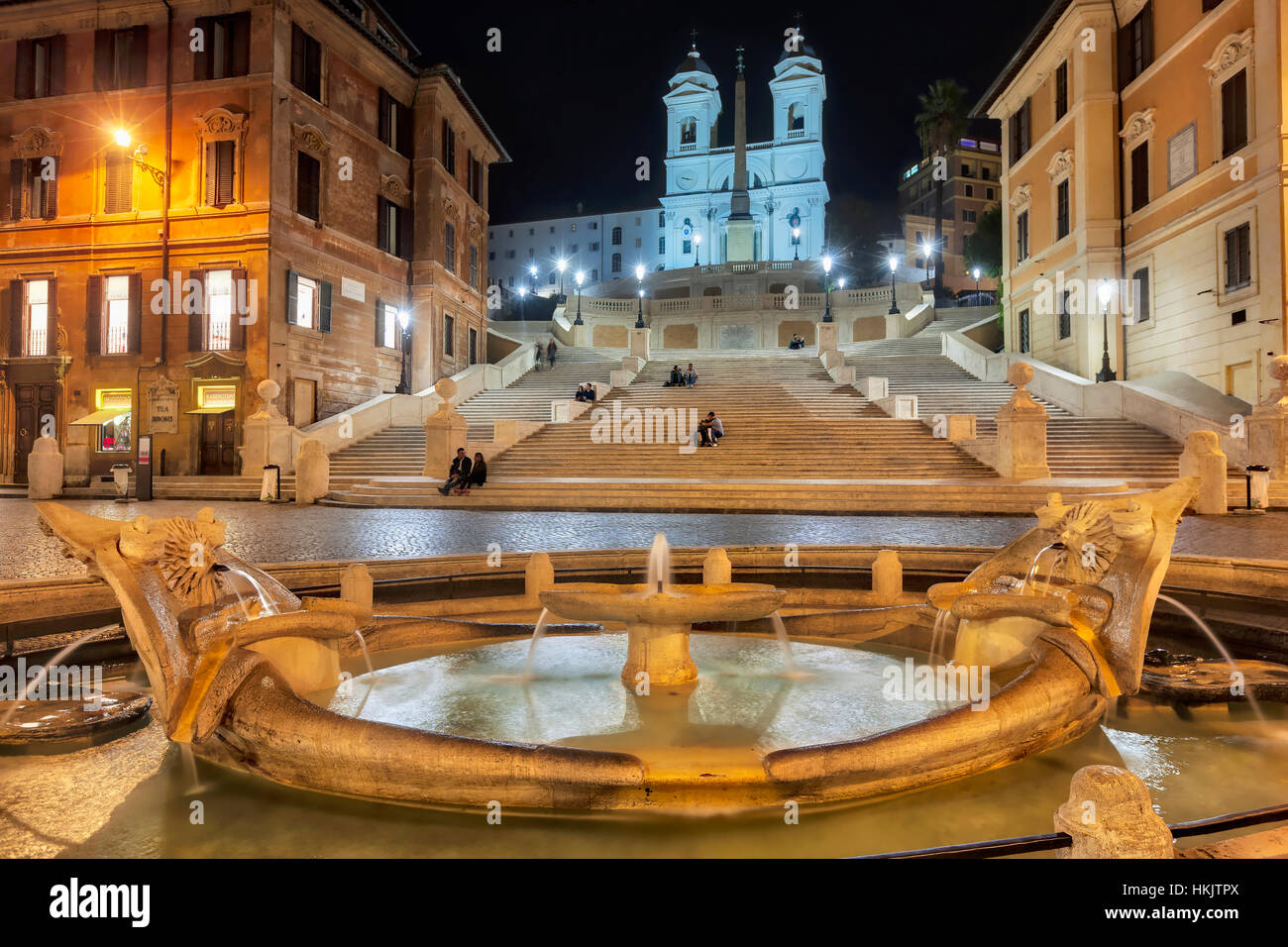 Spagna Rome Tourists sitting on Spanish Steps at fountain, Piazza di Spagna, Rome ...