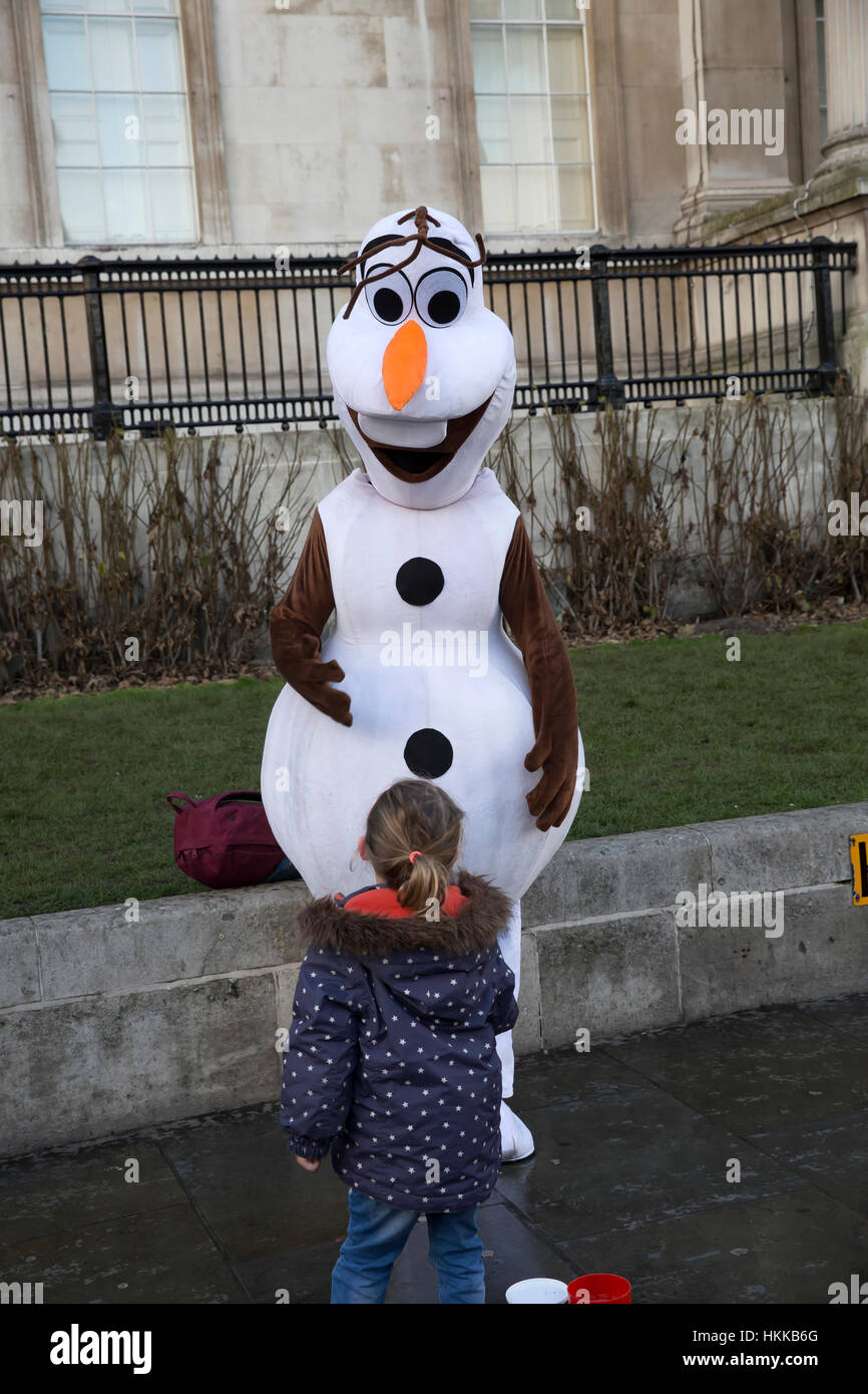 London, UK. 28th January, 2017. Olaf, Frozen character, entertains children in Trafalgar Square, London. Credit: Keith Larby/Alamy Live News Stock Photo