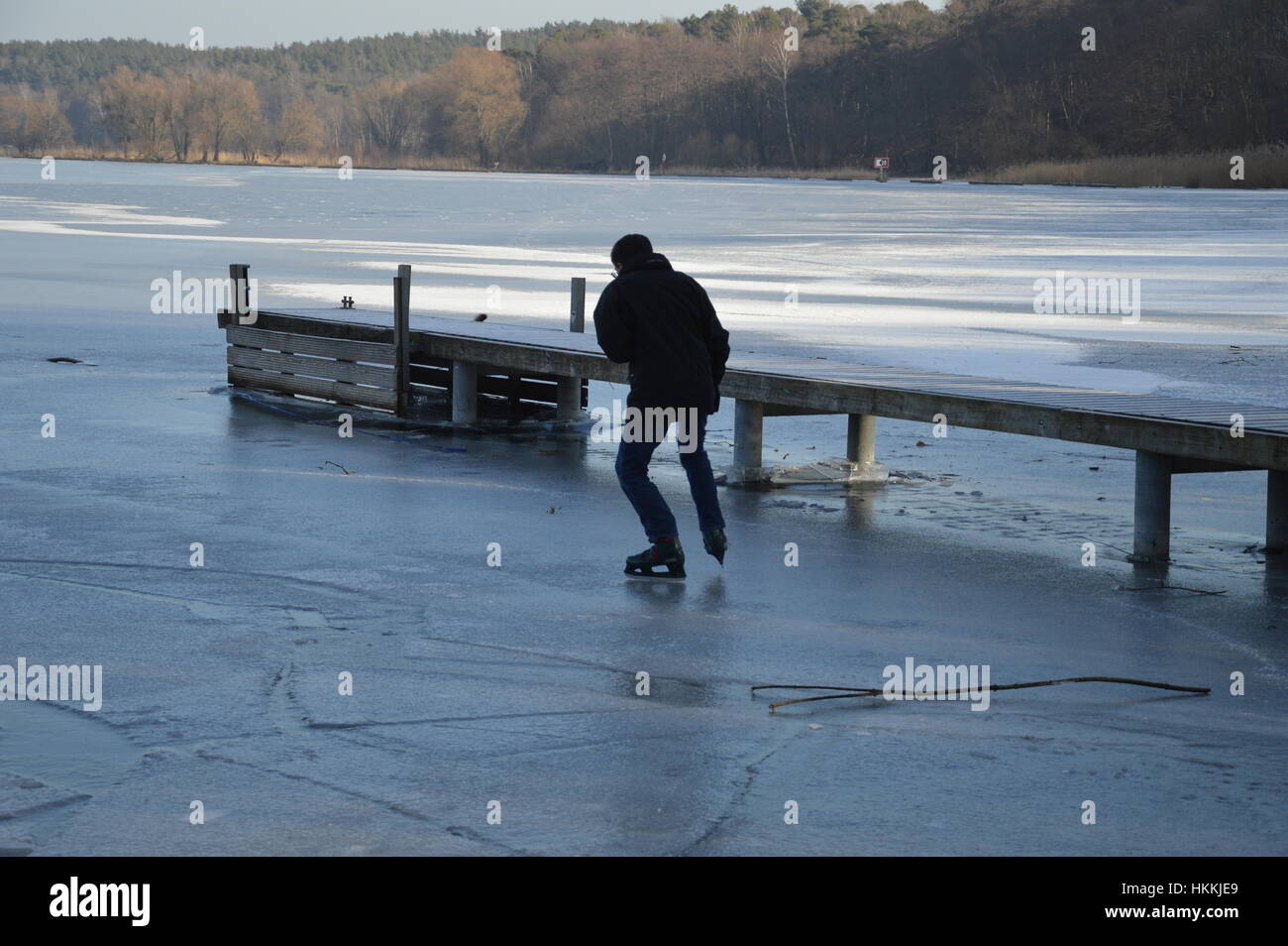 Berlin, Germany. 29th Jan, 2017. Berlin weather: People enjoy beautiful wintry weather in Berlin Credit: Markku Rainer Peltonen/Alamy Live News Stock Photo