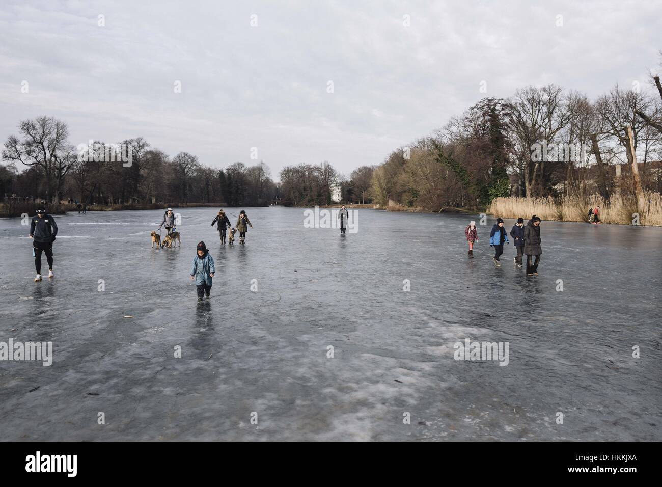 Berlin, Berlin, Germany. 29th Jan, 2017. A Policeman disperse people from a frozen lake next to Charlottenburg Palace. Due to the cold temperatures in January, a thin layer of ice has formed on the Berlin waters. Berlin Police say the ice on many lakes and rivers in the area is not safe to be on. Credit: Jan Scheunert/ZUMA Wire/Alamy Live News Stock Photo