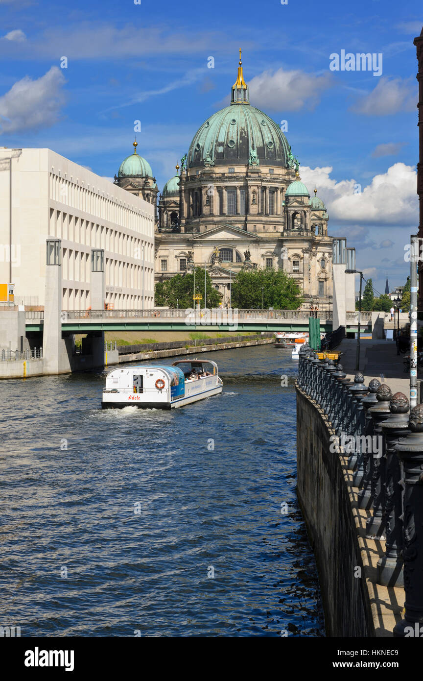 A pleasure boat traveling along the river towards Berlin Cathedral ...