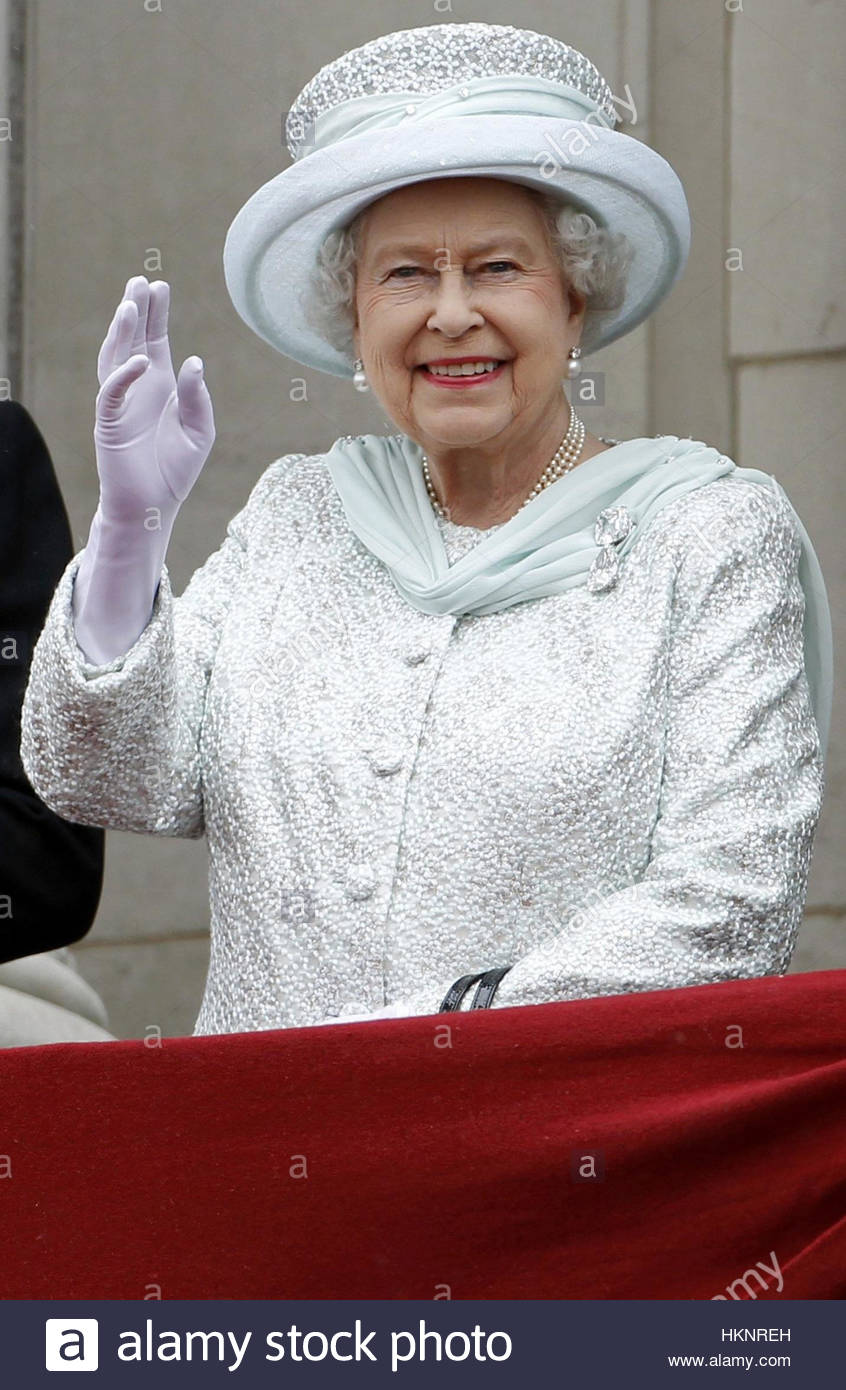 Queen Elizabeth Ii Waving Stock Photos & Queen Elizabeth Ii Waving