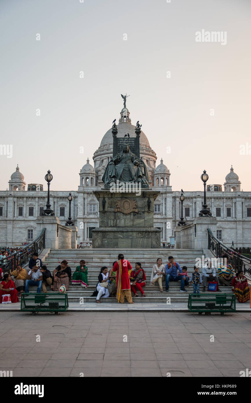 Tourists at the Victoria Memorial in Calcutta (Kolkata), West Bengal, India. Stock Photo