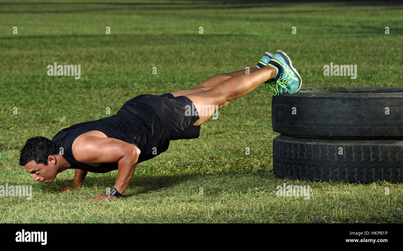 man workout doing push up on grass park Stock Photo - Alamy