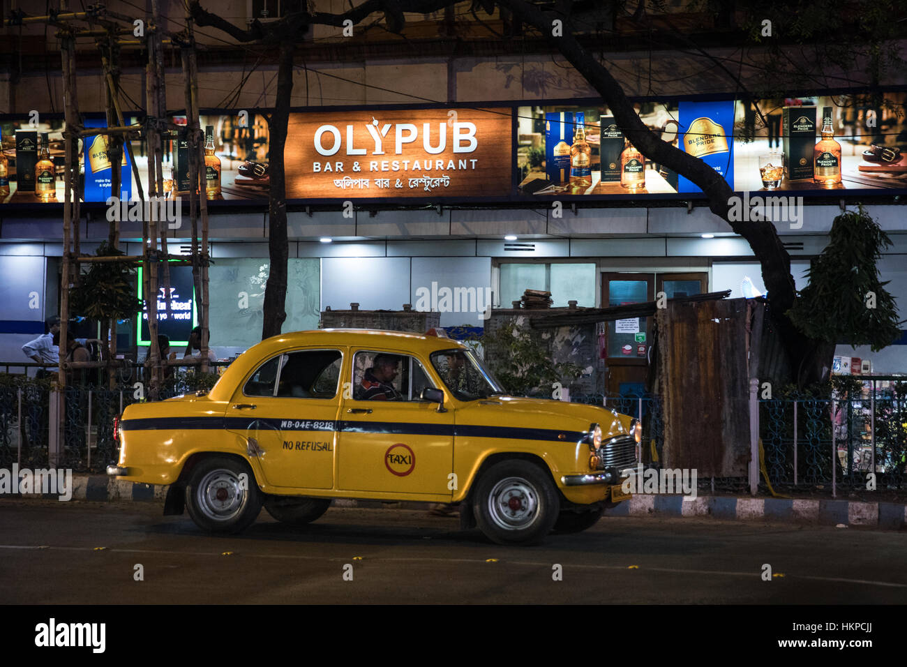 Olypub, on Park Street, one of Kolkata's (Calcutta) most well-known bars. Stock Photo