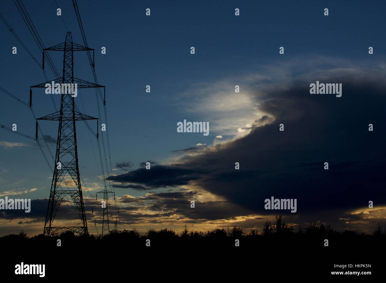 Early evening sky hi-res stock photography and images - Alamy