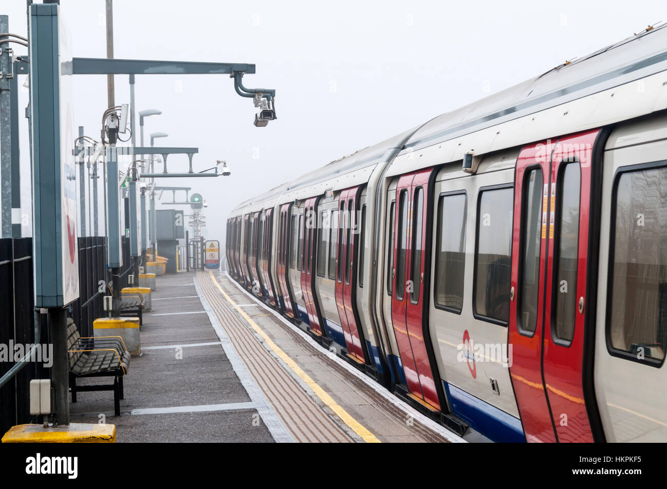 Metropolitan Line train on a foggy day at North Harrow station Stock ...