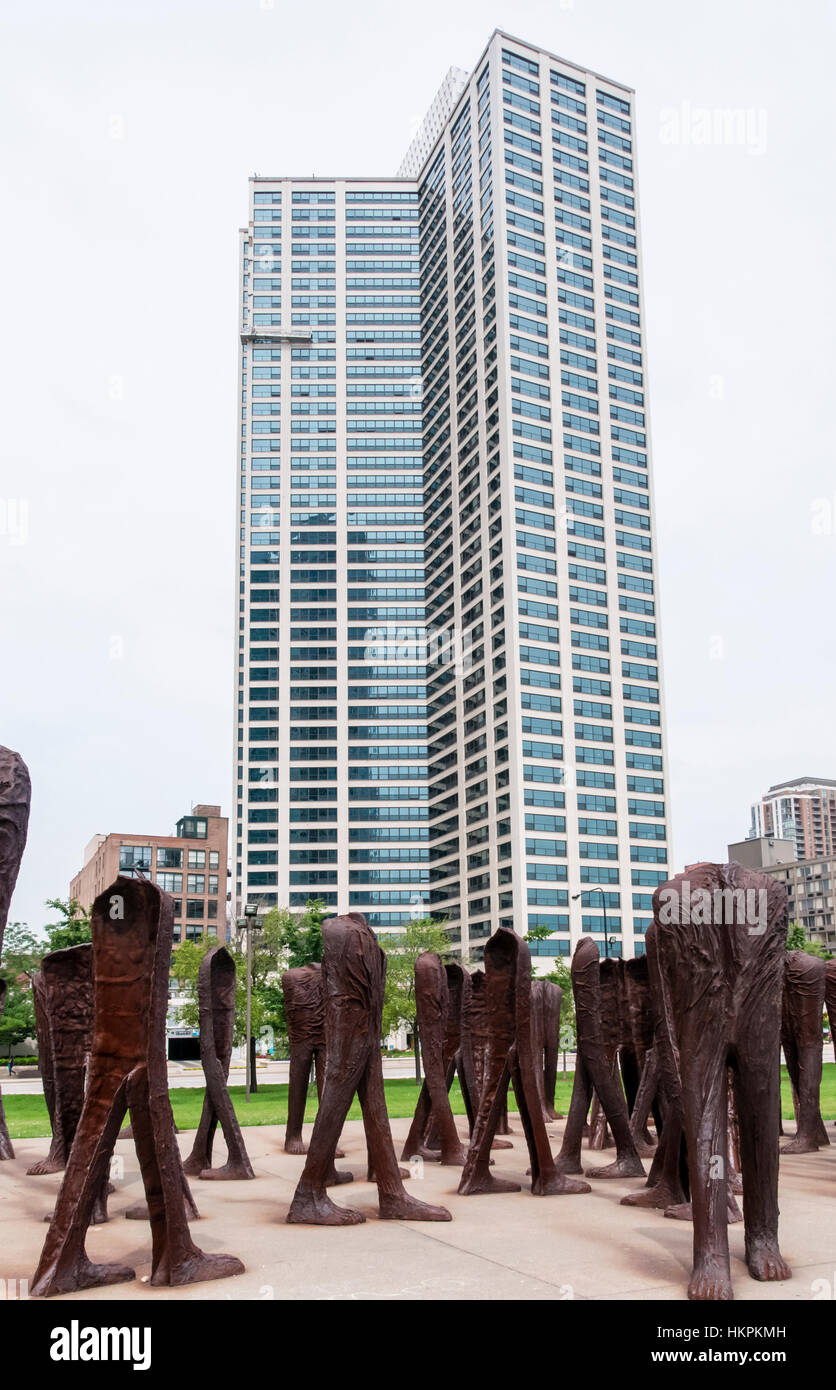 Agora By Magdalena Abakanowicz In Grant Park Chicago With The Apartments Of 1130 South Michigan Avenue In Background Stock Photo - Alamy