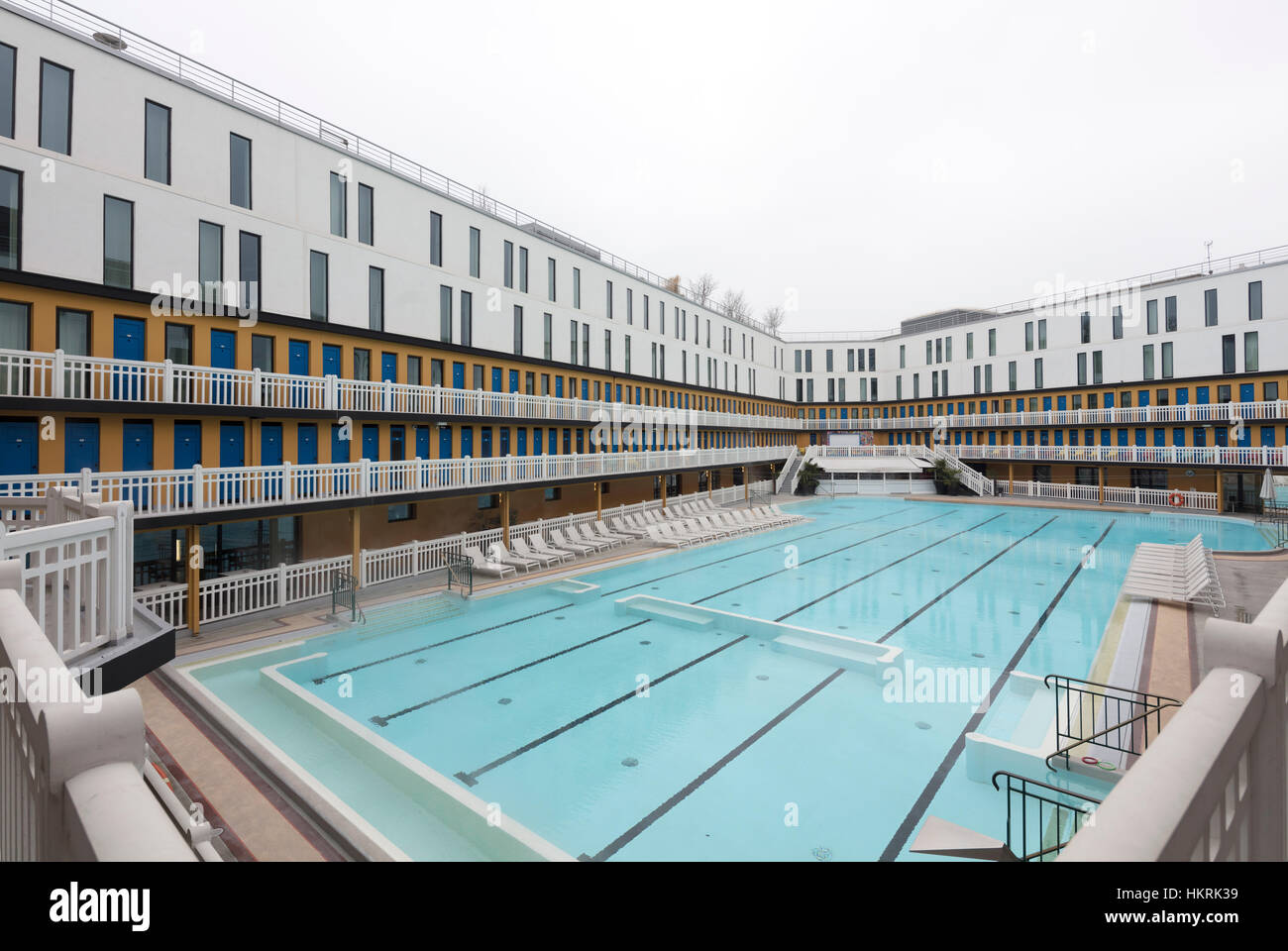 Piscine Molitor Stock Photo 132670925 Alamy