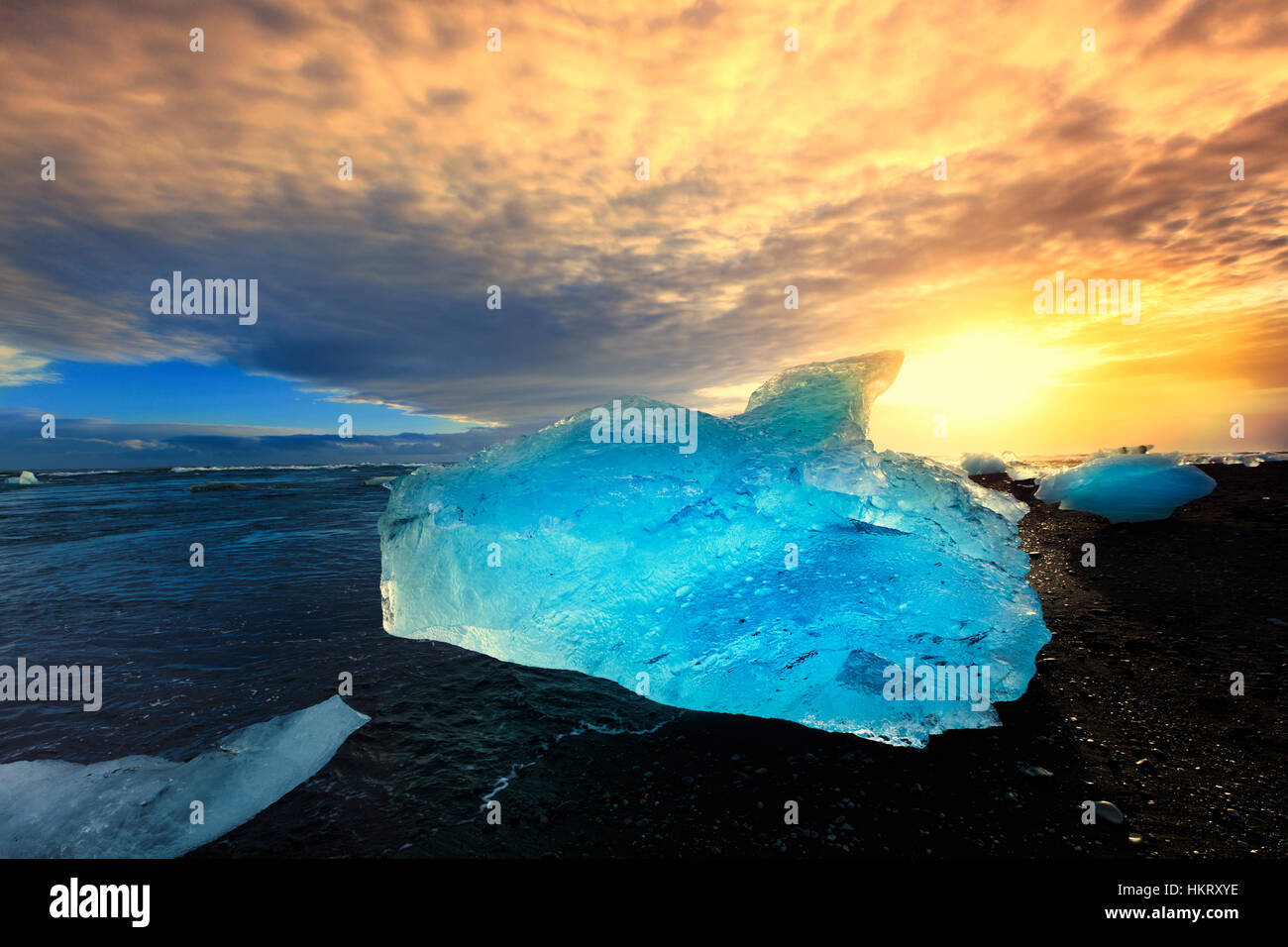 Jokulsarlon glacial lake, Vatnajokull National Park in southeast Iceland - icebergs on Diamond Beach Stock Photo