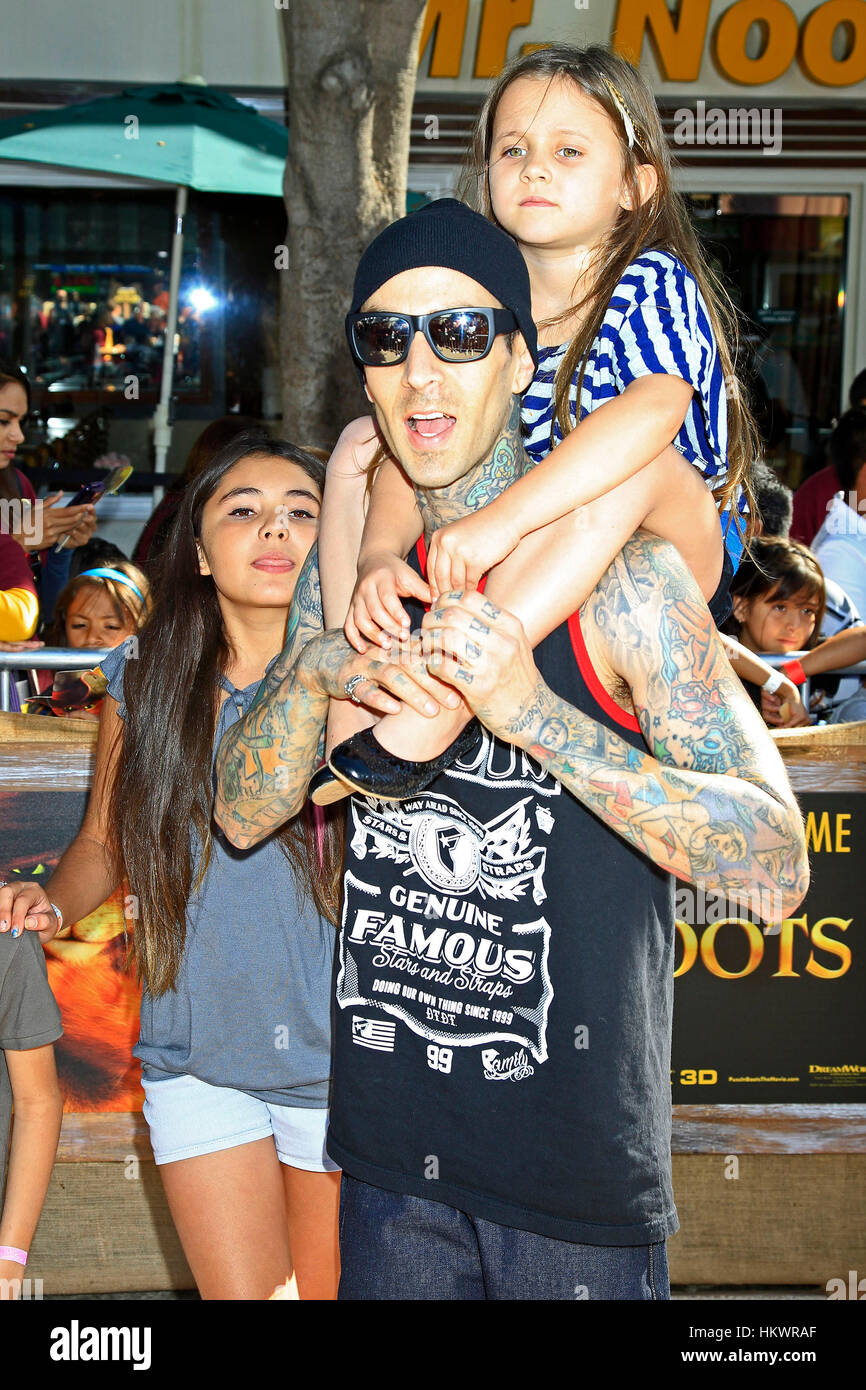 Travis Barker and his daughter, Alabama, and Atiana Cecilia de la Hoya