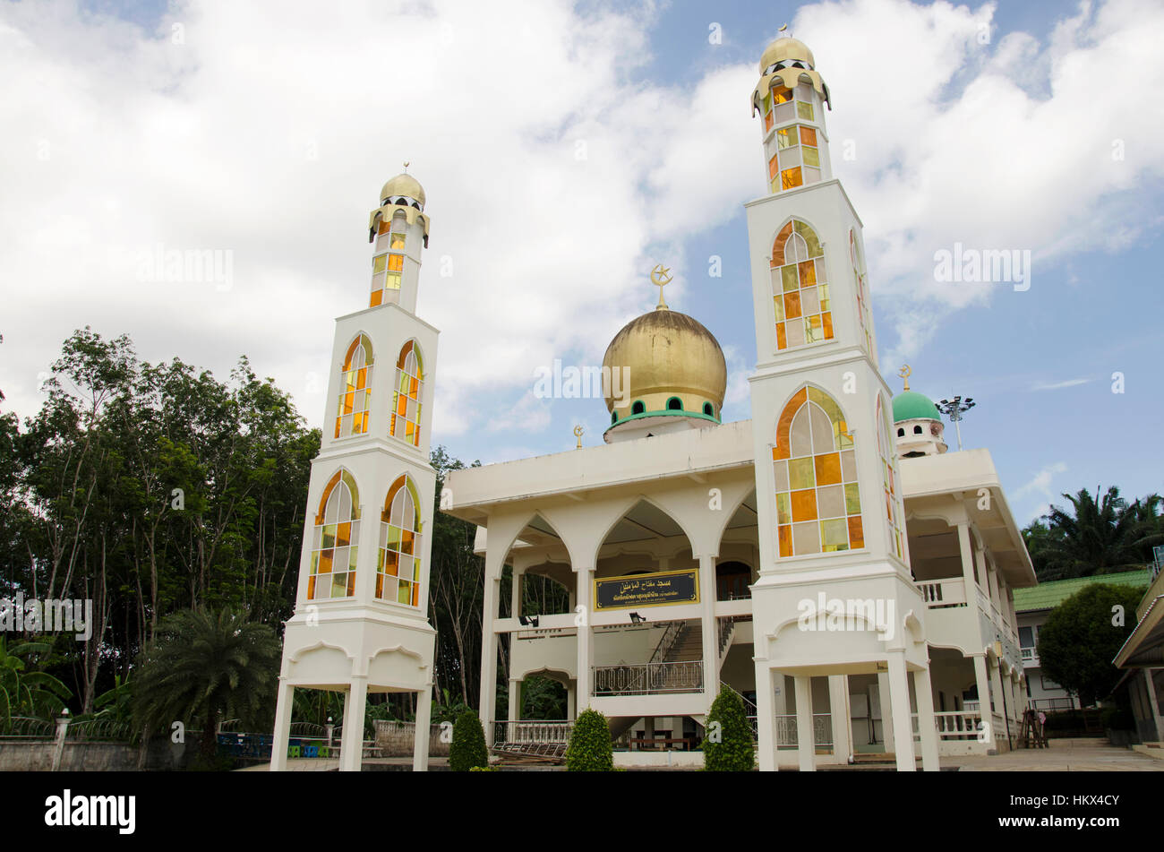 Building Pak Cheed Masjid or officially called Miftahul Mumineen Mosque