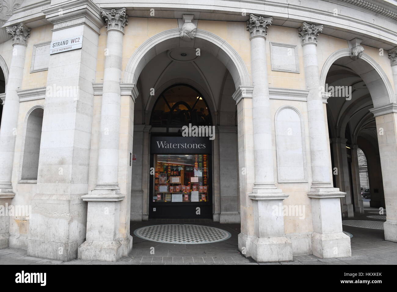 Waterstones trafalgar square hires stock photography and images Alamy