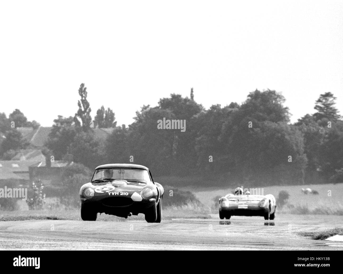 1964 Peter Sutcliffe GB Jaguar E-Type Tourist Trophy Goodwood 15th GG Stock Photo