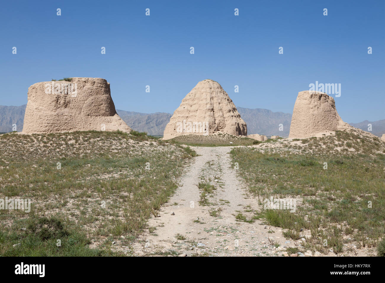 Tomb Tower In The Central Platform Western Xia Imperial Tombs Yinchuan Ningxia China Stock tomb-tower-in-the-central-platform-western-xia-imperial-tombs-yinchuan-ningxia-china-stock