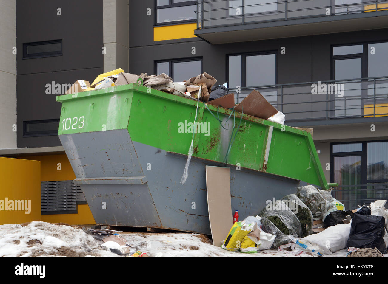 Shipping container apartment hi-res stock photography and images - Alamy