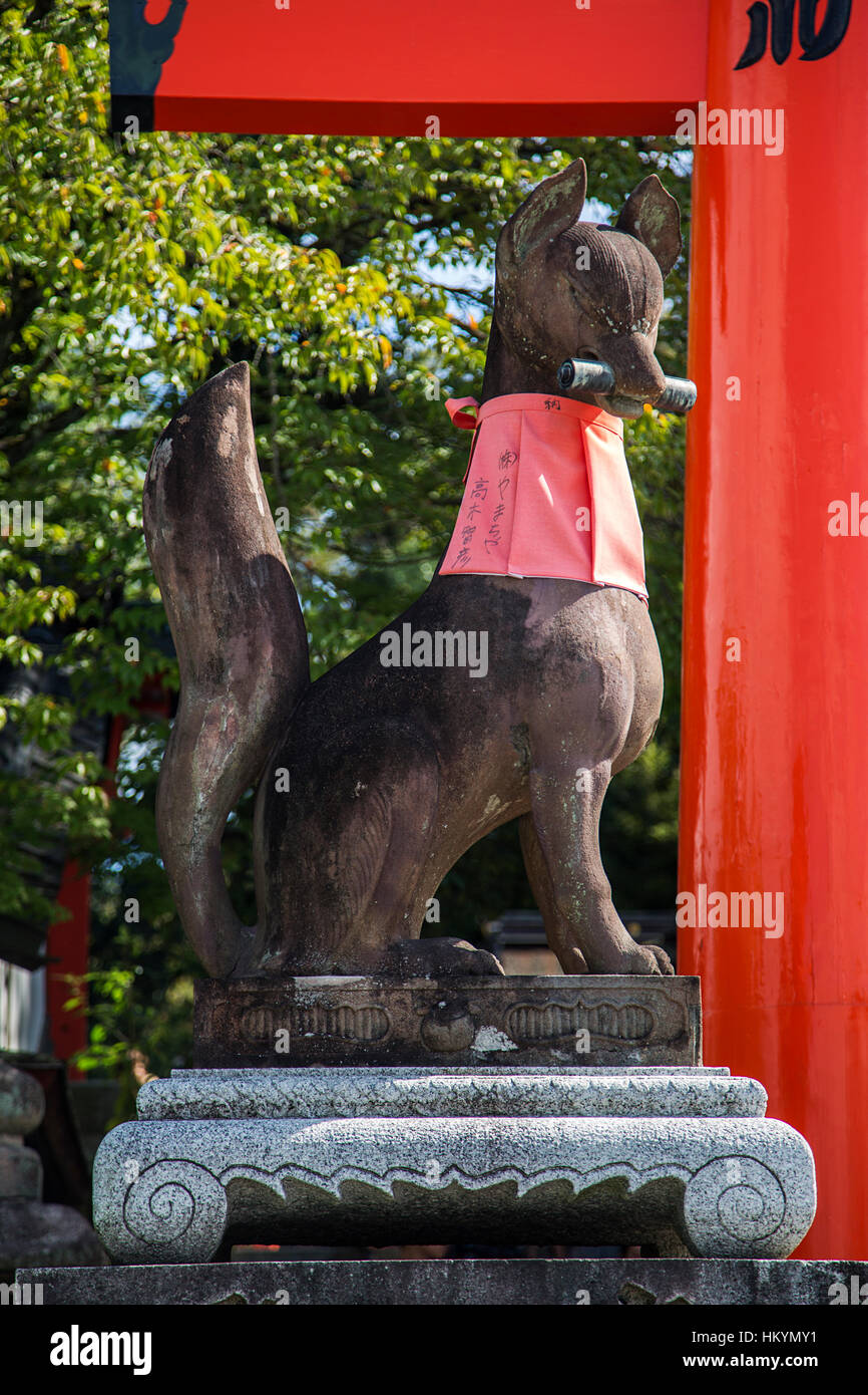 Japanese Fox Statue Stock Photos & Japanese Fox Statue Stock Images Alamy