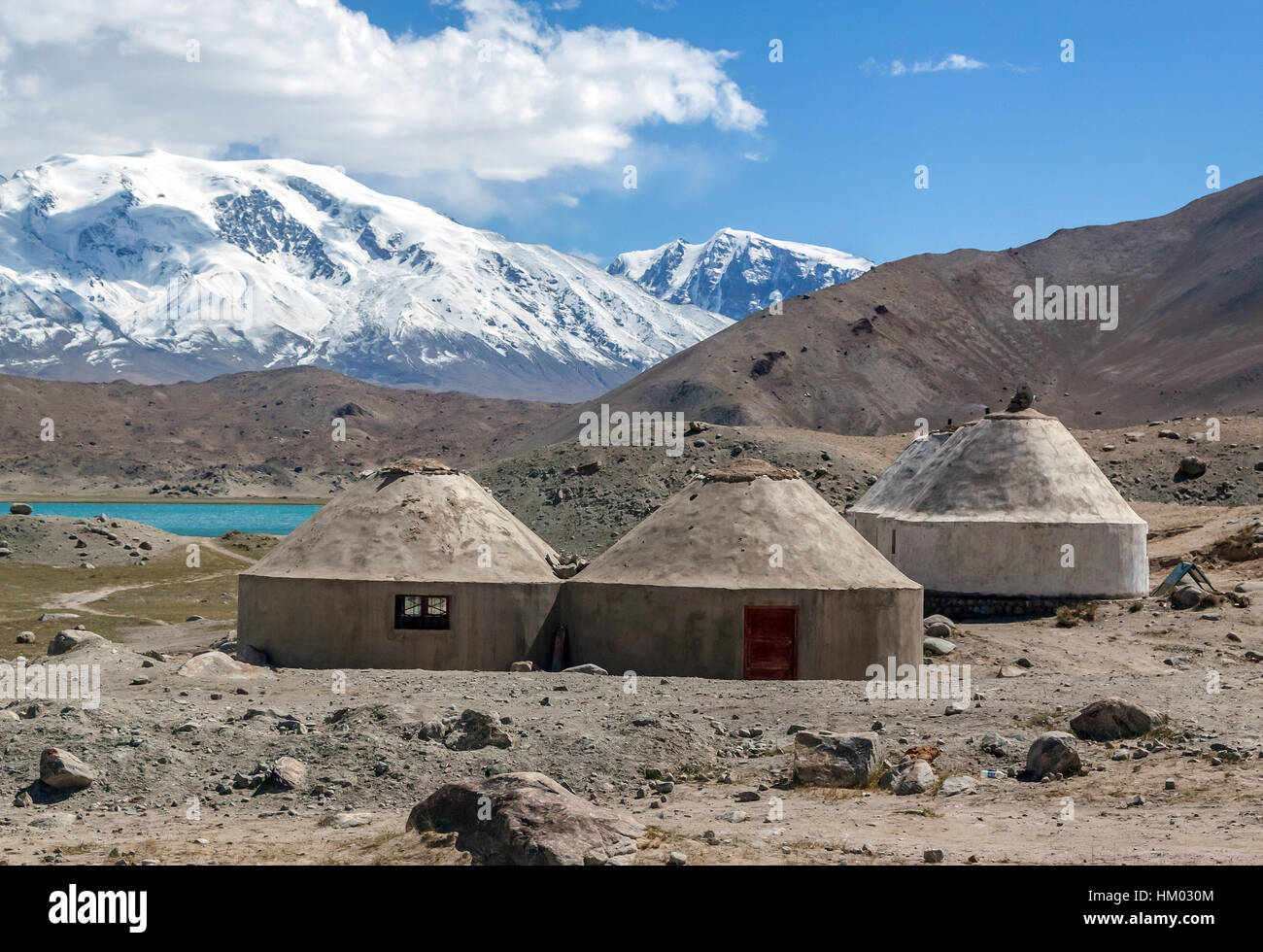 Kyrgyz yurt made of brick, Karakoram Highway, Xinjiang, China. and landscape around Karakuli Lake (lake is 3,600 meters above sea level, at the foot o Stock Photo