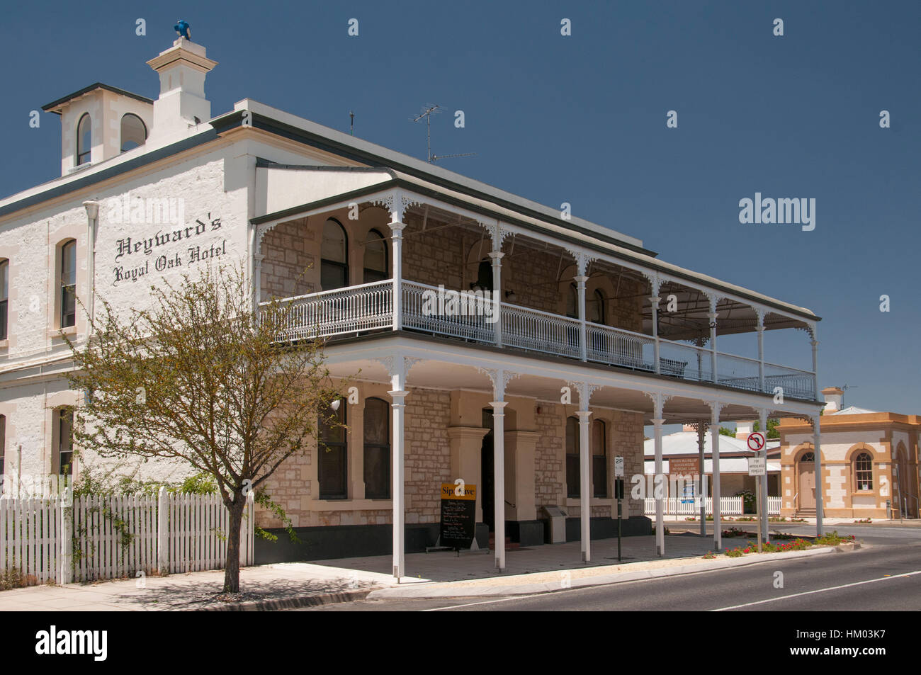 Heyward's Royal Oak Hotel, Penola, South Australia Stock Photo Alamy