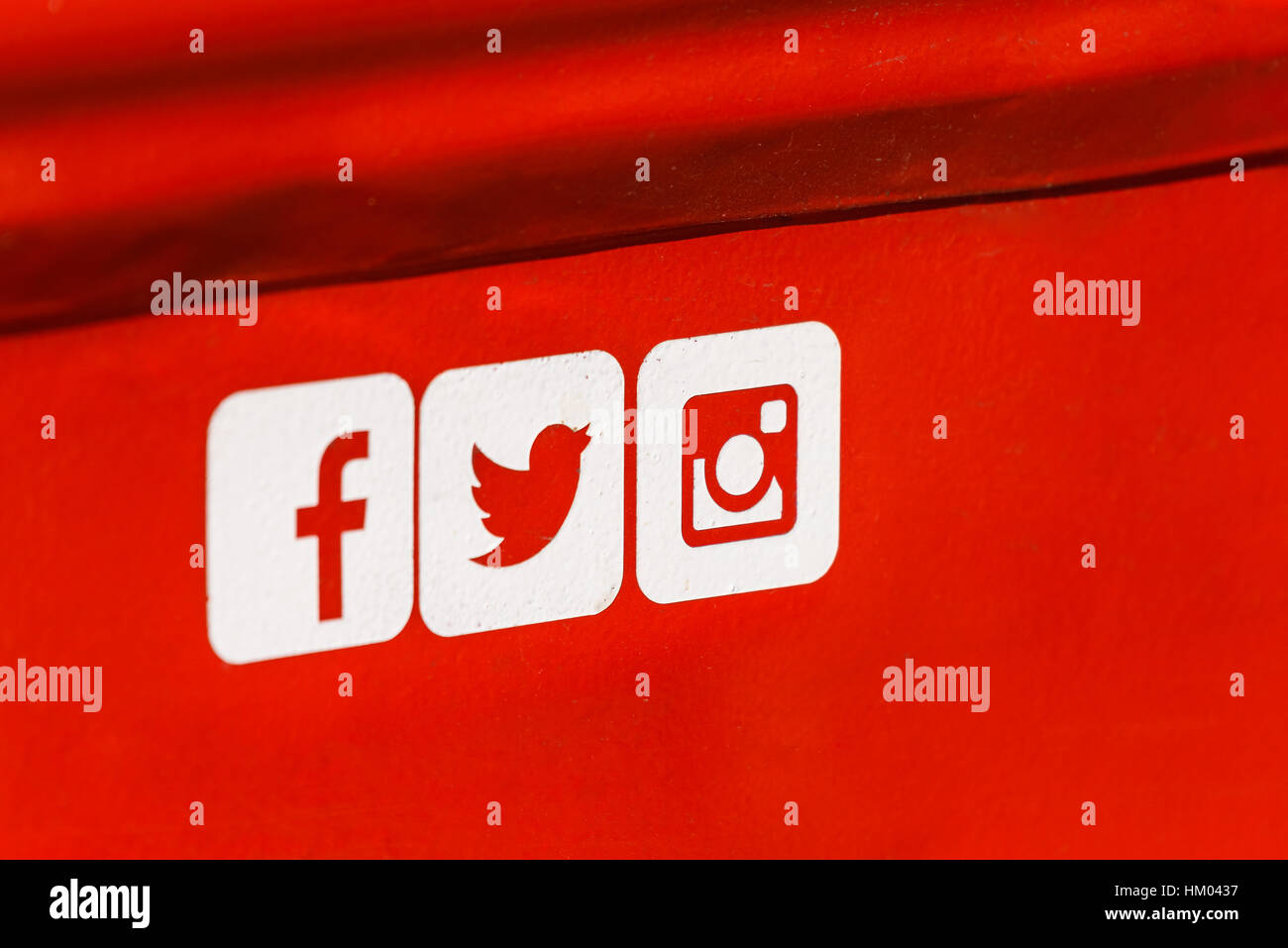 Facebook twitter instagram logo hi-res stock photography and images - Alamy