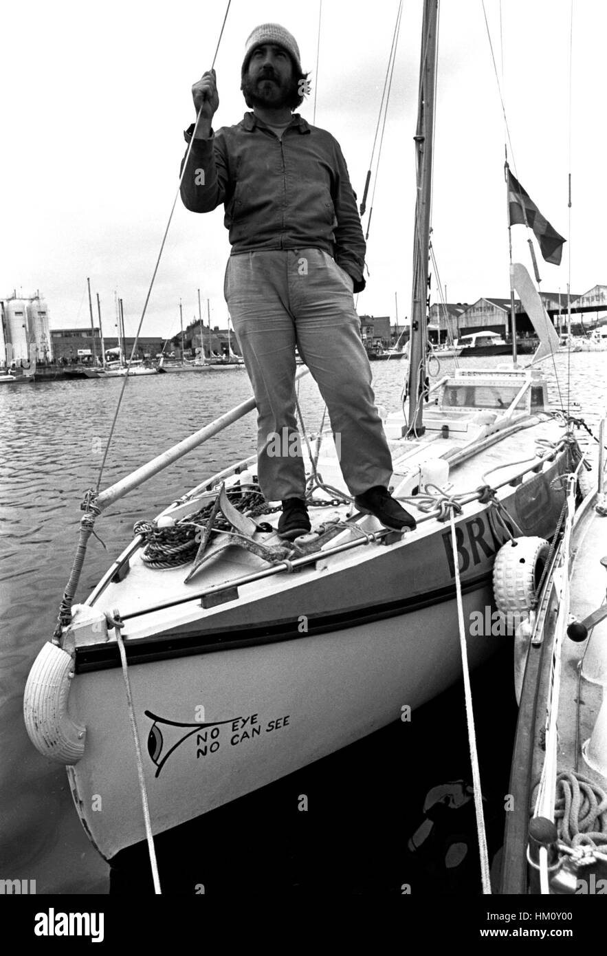AJAXNETPHOTO. 5TH JUNE, 1976. PLYMOUTH, ENGLAND. - OSTAR 1976 - SVEN LUNDIN (SWE) AND HIS TINY YACHT BRIS. THE YACHT FAILED TO START.   PHOTO:JONATHAN EASTLAND/AJAX REF:2760506 19 Stock Photo