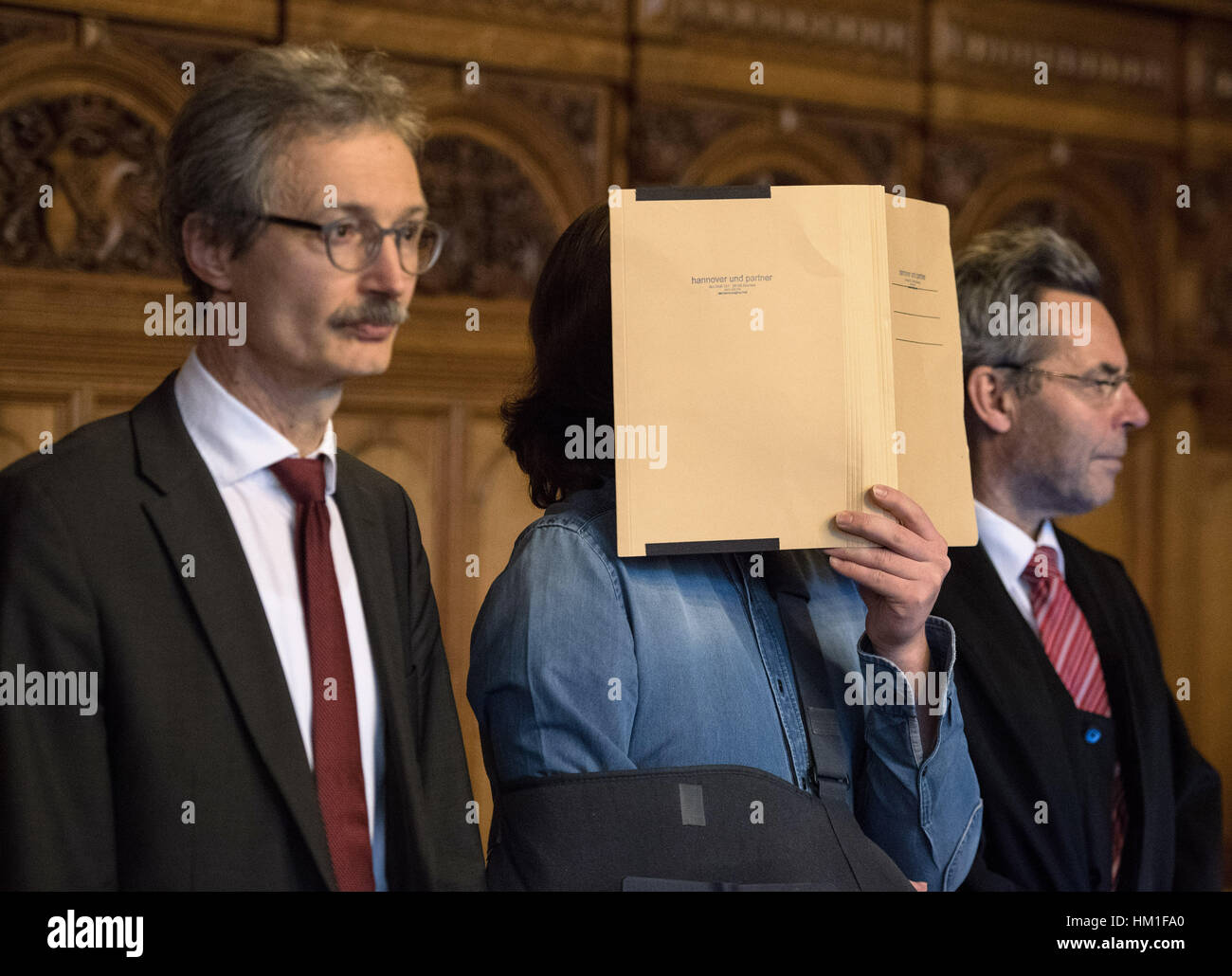 Bremen, Germany. 31st Jan, 2017. The defendant in a murder trial hides