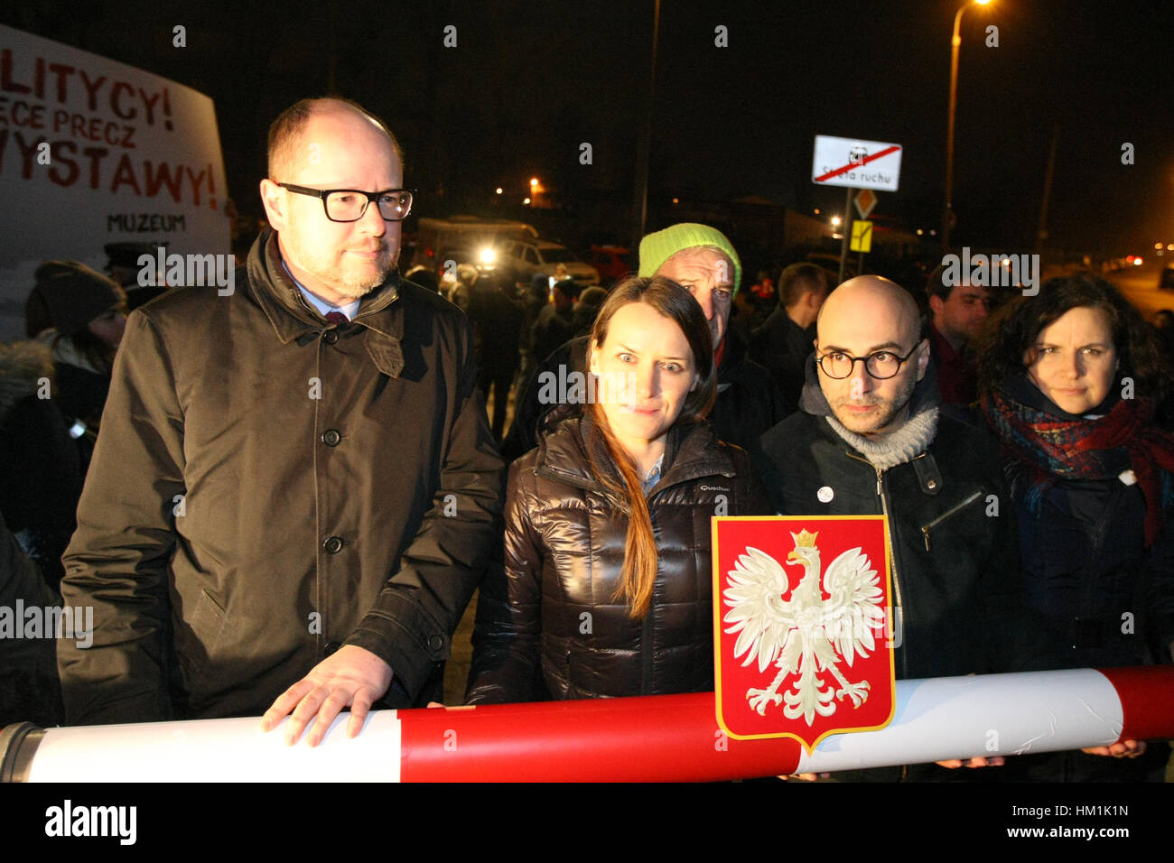 Gdansk, Poland. 31st Jan, 2017. pawel Adamowicz (L) Agnieszka Pomaska (C) Polish parliament member and Radomir Szumelda (R) holding symbolic border barrier are seen outside the Second World War Museum on 31 January 2017 in Gdansk, Poland. Protest was organized by KOD movement against Poland's nationalist government plans to reshape the Museum's permanent exhibition into a display more focused on Poland's experience of the conflict. Museum is expected to open to the public on February 2017, is to place the war in broader international context. Credit: Michal Fludra/Alamy Live News Stock Photo