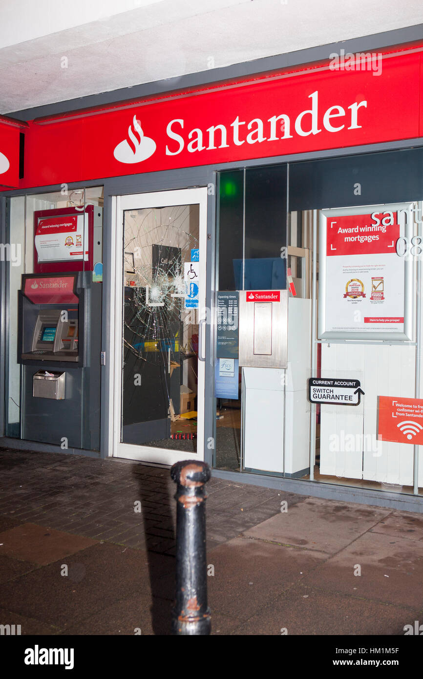 Southport, UK. 31st January, 2017. Police cordon off the scene following an armed robbery on a G4S armoured cash in transit van delivering to the Santander Bank, Preston New Road, Churchtown, Southport at approximately 8-25pm on Tuesday 31st January 2017. There were no serious injuries but the security guards were left traumatised and in shock by their ordeal.  It is not known at this time, how much money was stolen.  Credit: Cernan Elias/Alamy Live News Stock Photo