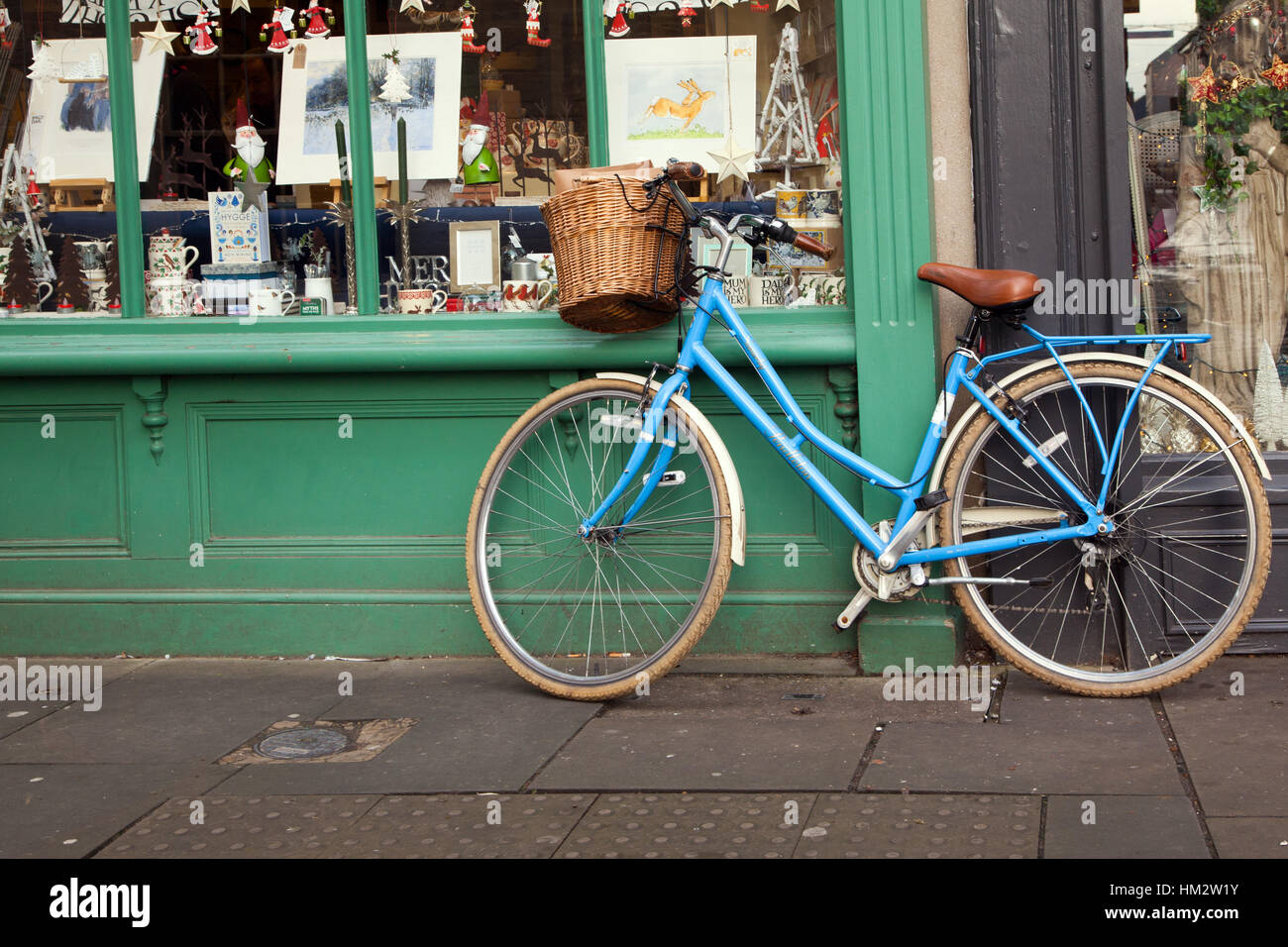 Old ladies bike with basket hi res stock photography and images Alamy