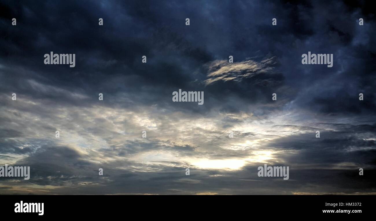 Dark cloudy sky hi-res stock photography and images - Alamy
