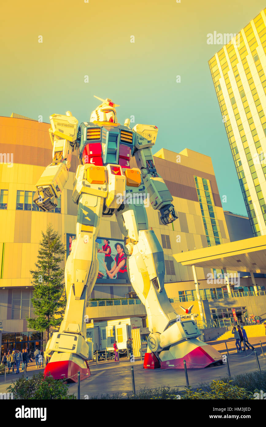 Full size Gundam Performances Outside DiverCity Tokyo Plaza, Odaiba ...