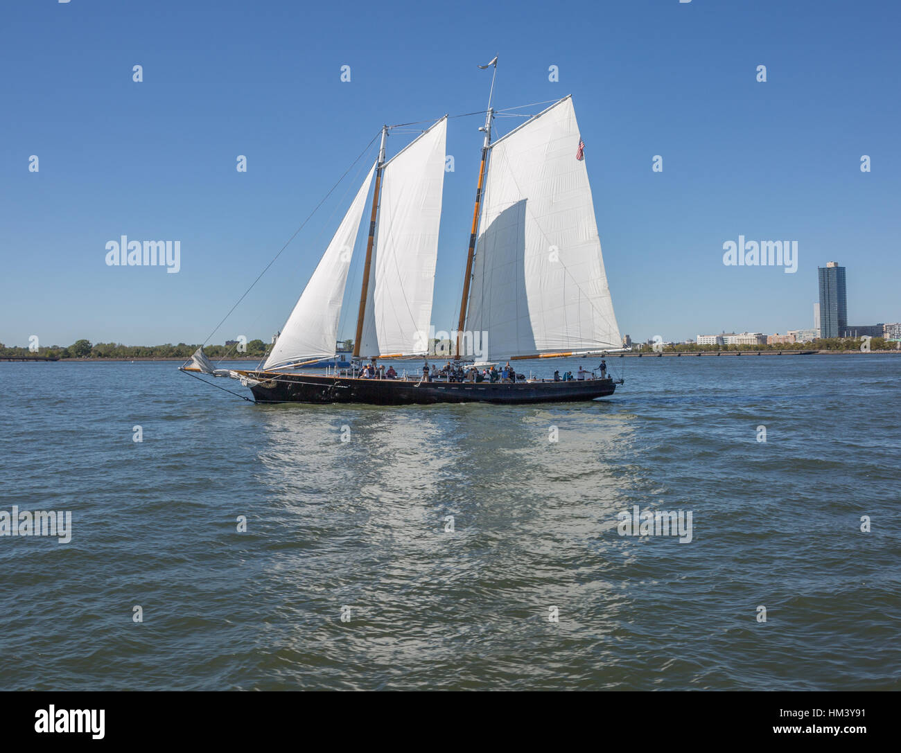 Schooner America 2.0 New York City Sightseeing Cruise Yacht on the