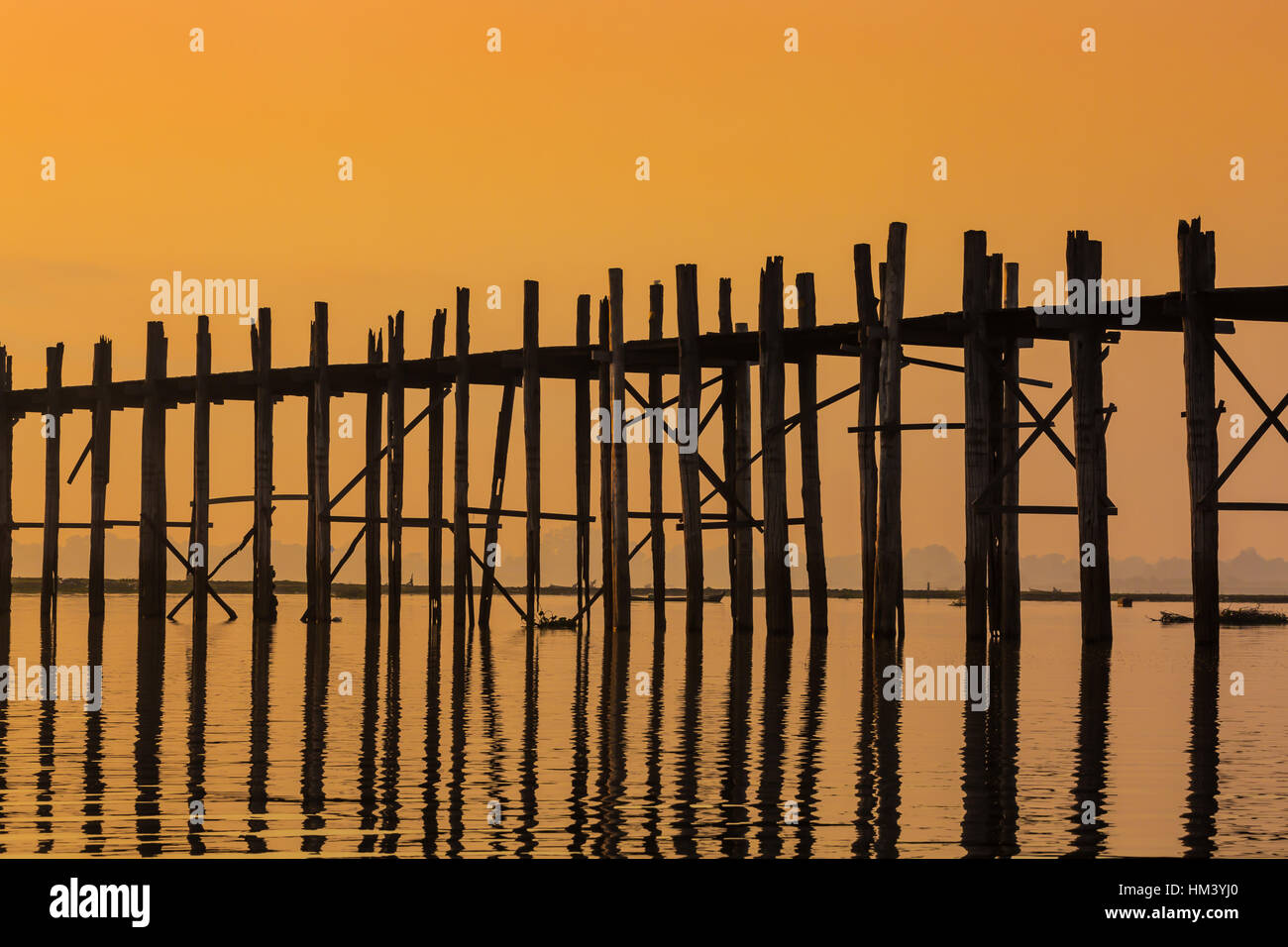 U Bein Bridge Taungthaman Lake Amarapura Mandalay state Myanmar (Burma ...