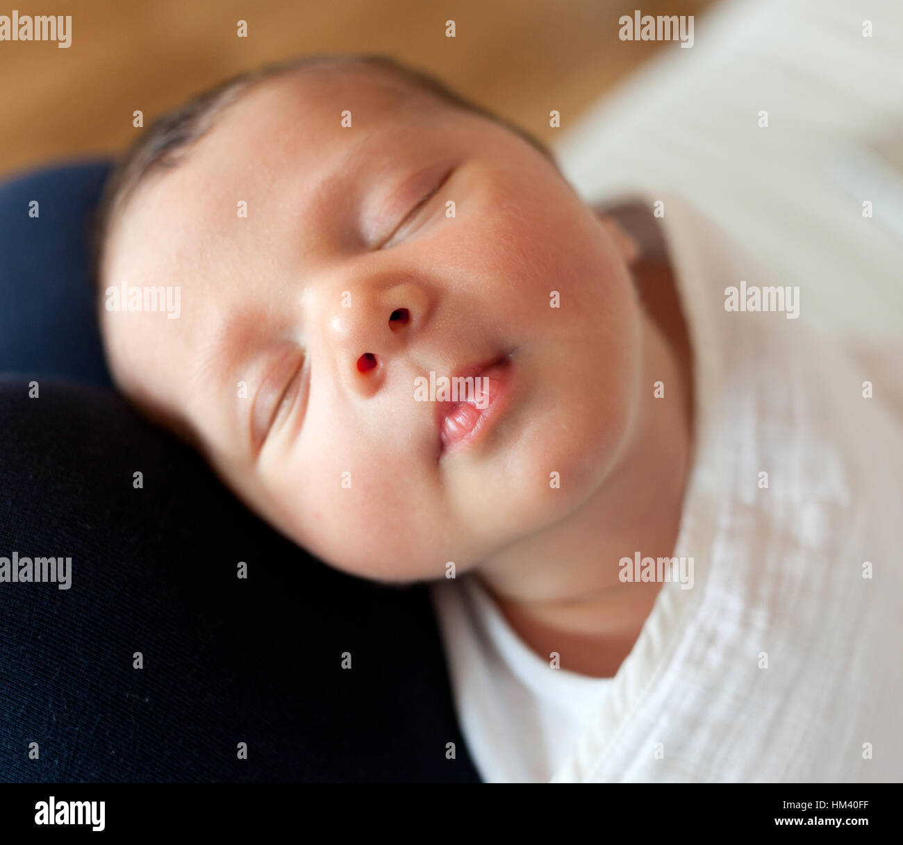 Sleeping newborn baby girl hi-res stock photography and images - Alamy